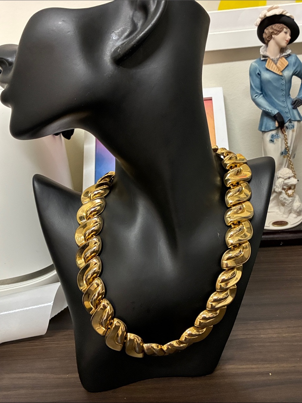 Vintage 80s Gold Chunky Scalloped Necklace - Maximalist Old Money